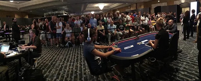 Le Heads up suivi par un rail fourni