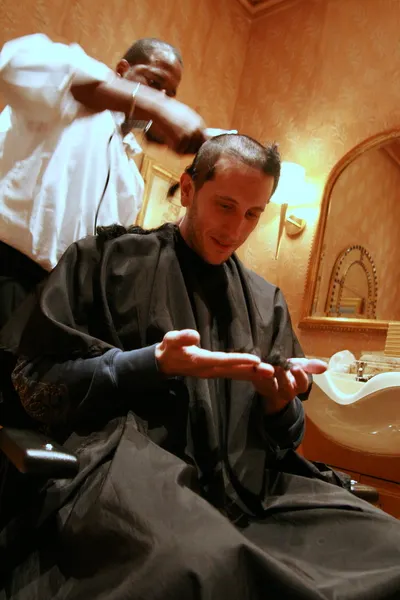 Elky & Friends se rasent la tête pour la bonne cause 102