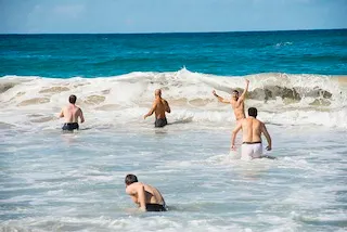 World Poker Tour Alpha8 St. Kitts Jour 1 : Isaac Haxton chipleader 101