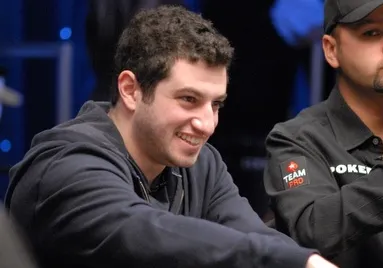 Phil “OMGClayAiken” Galfond a remporté mardi 29 mars 584.754$ sur les tables de cash game high stakes de Full Tilt Poker.