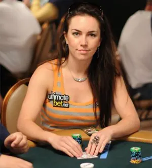 Liv Boeree Assina pela UltimateBet 0001