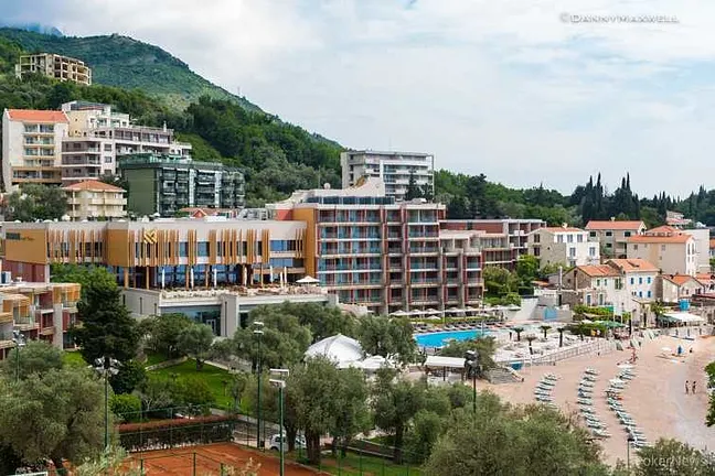 Maestral Casino & Resort