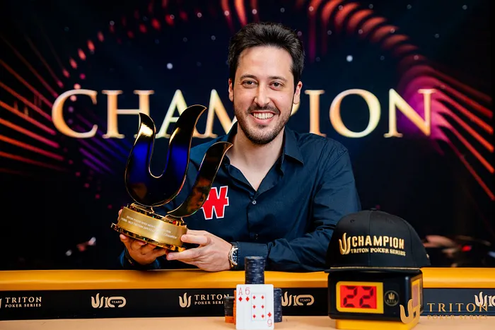 Adrián Mateos