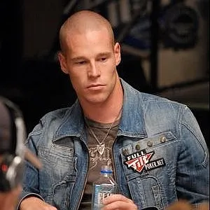 Top 10 PokerNews: Les joueurs de poker les plus 'fashion' 104