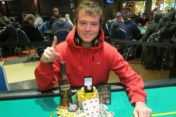 Zach Smith won Event #3 $365 NLHE Re-Entry at the WSOP Circuit Horseshoe Council Bluffs. Picture courtesy of the WSOP.