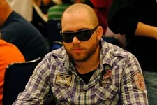 Stratégie tournois de poker live : analyse d'une main des WSOP avec Mclean Karr contre Danny Wong