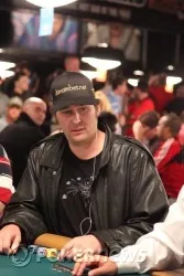Phill Hellmuth in action