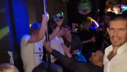 Gus Hansen en mode Shakira 0001