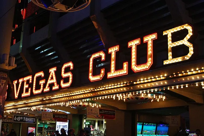 Fremont Street : Démolition historique à Downtown Las Vegas 101