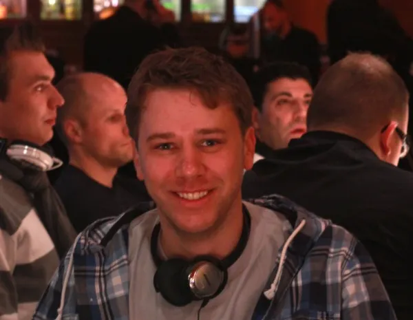 Kevin MacPhee seguirá con su carrera online en Canadá 0001