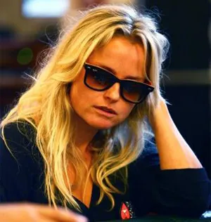 Fátima Moreira de Melo Assina pela PokerStars 0001