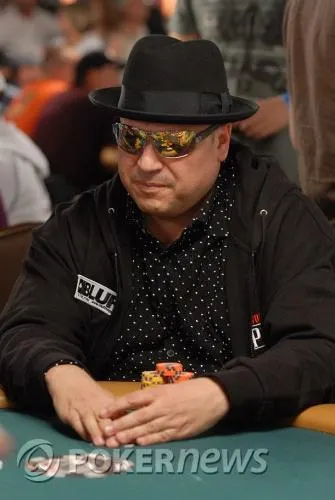 WSOP 2009 Live - Main Event Day 1c : Joe cada domine un fleld énorme 102