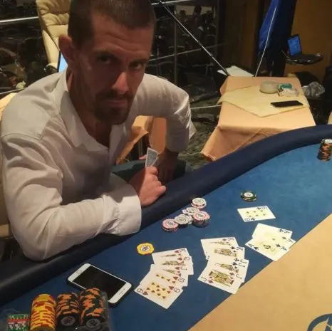 LIVE : Gus Hansen perd un pot d'un demi-million à Rozvadov 0001