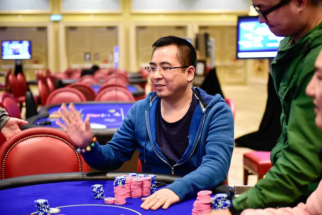 China's Zhong Yuan Hang leads the final eight