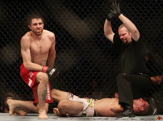 Humour Poker : Howard Lederer devient arbitre de l’UFC 101