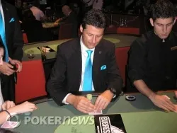 Thomas también juega al poker. Algún sit, antes de que cierren el casino...