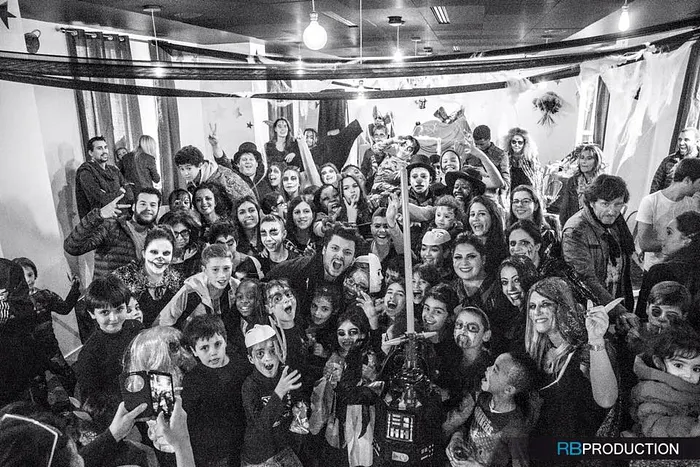 Une des actions de l'association en compagnie de Kev Adams