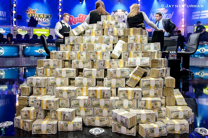 Main Event WSOP : Les impôts vont prélèver plus de 10 millions aux finalistes 0001