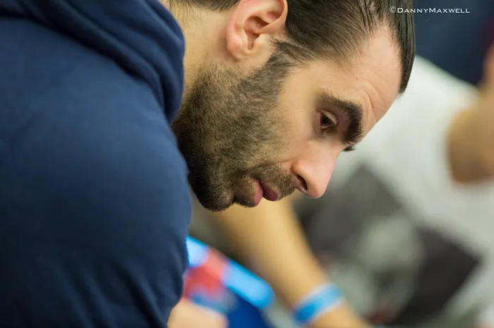 Olivier Busquet tape sur Phil Hellmuth... et se fait reprendre par la communauté 0001