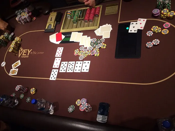 Jean-Robert Bellande Leva 3 Bad Beats e Fica KO para o Verão 101