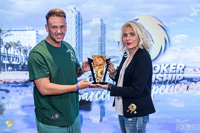 Cláudio Coelho recebeu o troféu reservado para o 2º classificado