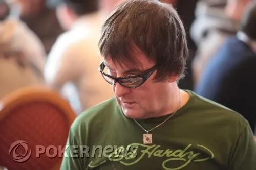 Live - Tournoi EPT Deauville 2009 Day 1b - Dave 'Devilfish' Ulliott en tête 0001