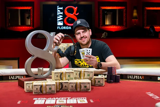 Brèves Poker : Jouer à l’aveugle, le flop d’un WPT Alpha 8, les paris sportifs sur... 101