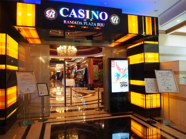 Ramada Plaza Hotel’s WPT Club Phoenix Poker Room