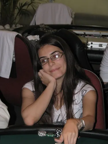 Resultados Online: Larrisa Metran dá Show no PokerStars 101