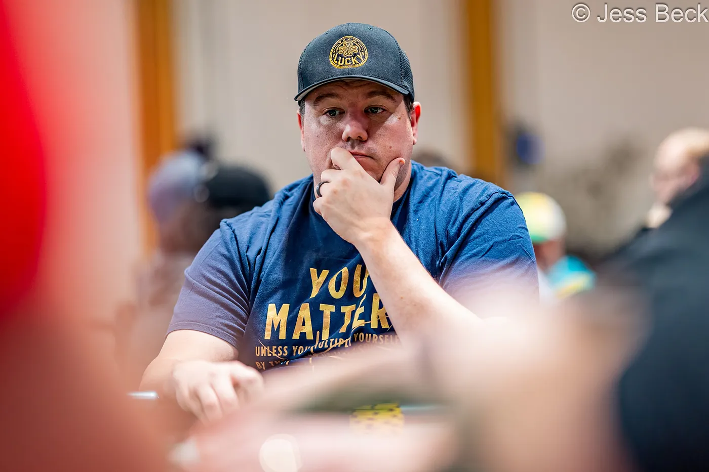 Shaun Deeb tại bàn đấu Sự kiện USD 10K No-Limit 2-7 Lowball Championship