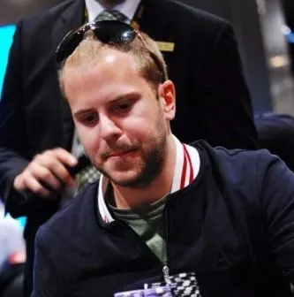 Full Tilt Signs Swedish Star Tureniec 0001