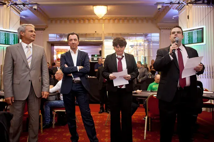 diretores de poker regras