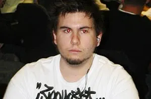 Interview PokerNews : Jonathan 'xmonsterxdongx' Karamalikis 0001