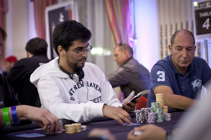 5 Portugueses no Dia 2 do Main Event WSOPE 2011 0001