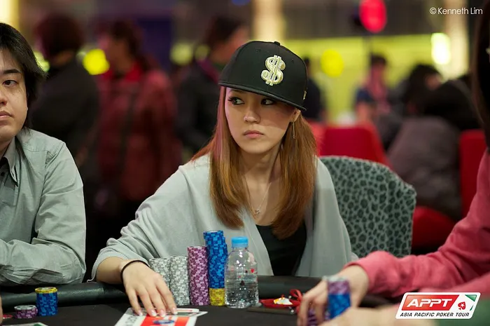 Concluye el día 1a, Richardson y Hayamizu lideran el primer día 0001