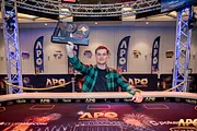 Johan Lees Lifts the Platinum Players Championship Trophy After Stunning Heads-Up Comeback