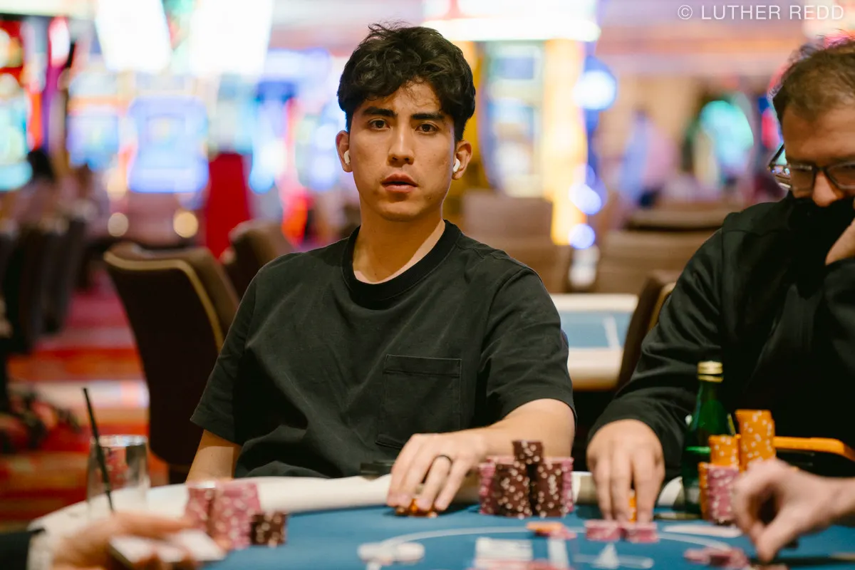 Đấu Trường WSOP 2026 Khởi Tranh: Cục Diện Ngày Thi Đấu Đầu Tiên Tại Las Vegas 2 Vận động viên Peter Cross đến từ Nhật Bản thể hiện sự tập trung cao độ và nền tảng Mental Game vững vàng, vươn lên dẫn đầu bảng xếp hạng tại sự kiện 8-Handed No-Limit Hold'em WSOP 2026