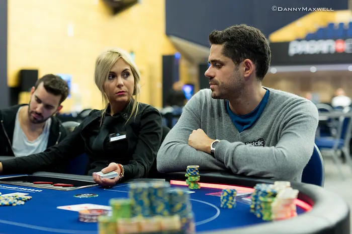 Benjamin Pollak joue cartes sur table 0001