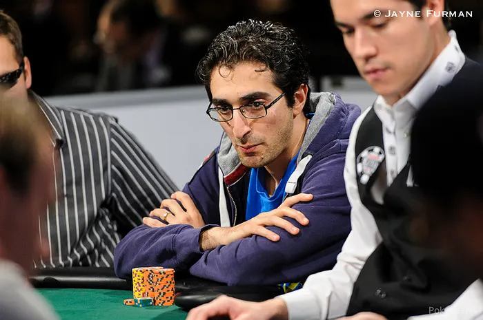 George Danzer gagne son second bracelet Gabrie Nassif jouait sa seconde table finale.
