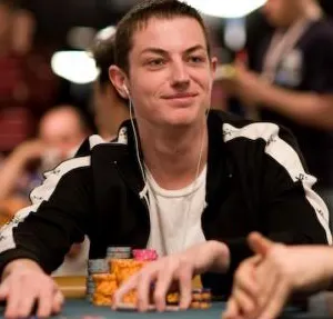 Tom 'durrrr' Dwan Assina Pela Fulltilt Poker 0001