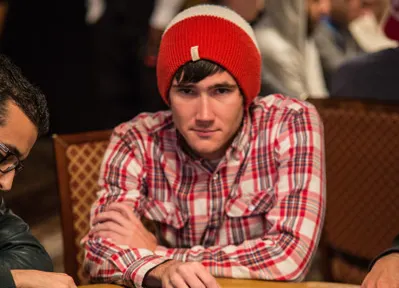 Brèves Poker : strip-poker, coup de froid aux WSOP et soutiens à Kevin Boudreau au programme
