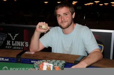 2010 World Series of Poker Dia 29: Hamrick e Gordon Ganham as Suas Primeiras Braceletes WSOP 0001