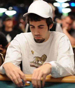 PokerNews Top10: Os 10 Jogadores Mais Bem Posicionados para Alcançar o Triple Crown 0001
