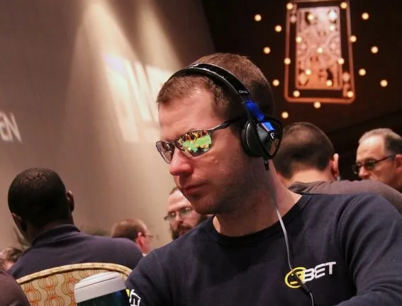 Jonathan Little Was Here on Day 1a and After Missing the Mark With That Bullet, He's Back For Day 1b Action