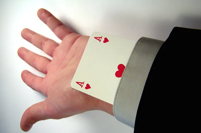 Cleveland Poker Dealer Accused of Cheating, Caught Hiding Card Up His Sleeve 0001