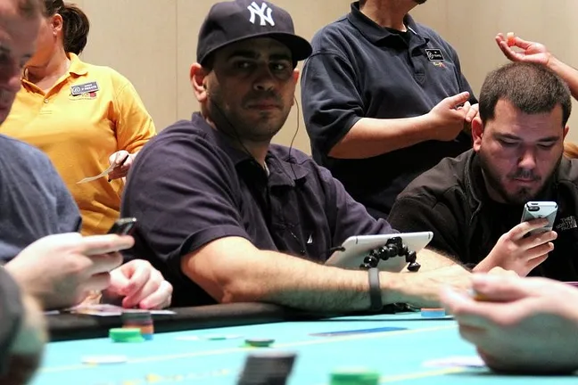 Amnon Filippi dragged a pot with two pair.