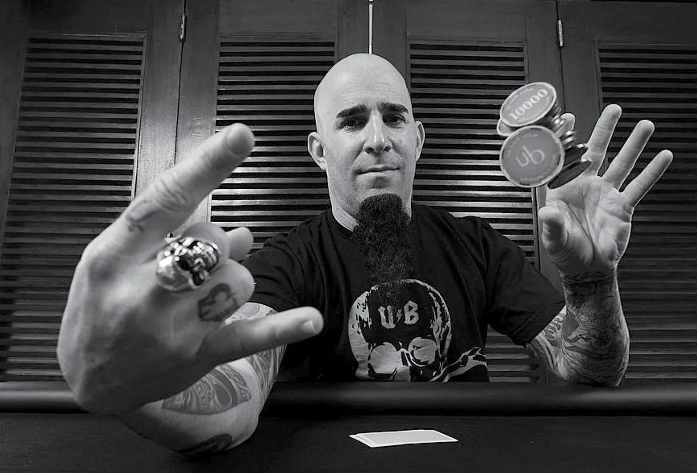 Scott Ian: Từ Huyền Thoại Nhạc Rock Đến VĐV Poker Chuyên Nghiệp 2 Ảnh quảng cáo cho Ultimate Bet (Ảnh do Scott Ian cung cấp)