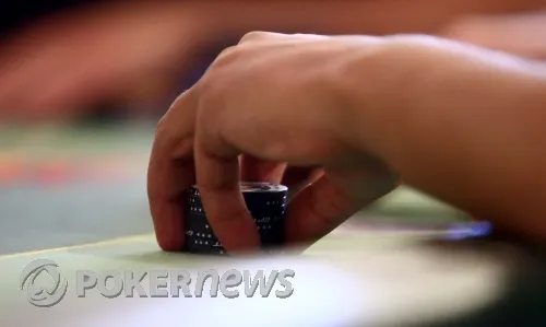 Stratégie Poker : Jouer avec un petit tapis en MTT