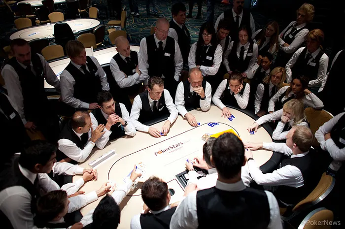 Hold’em with Holloway, Vol. 54: Dealers Aren't Always Right