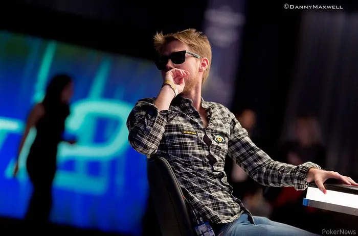 Adrien Allain (2e), Jimmy Guerrero (3e) et Pierre Calamusa (5e) ratent la dernière marche... 106